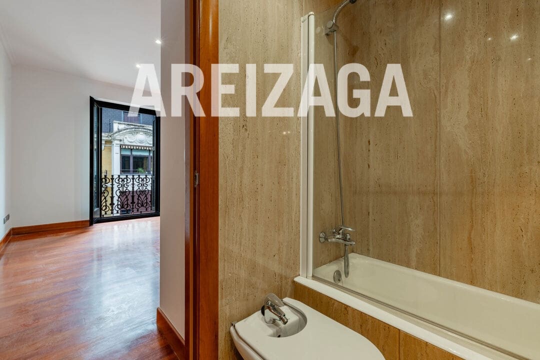 2 bedroom Flat for sale in Donostia-San Sebastian - € 800,000 (Ref: 9679352)