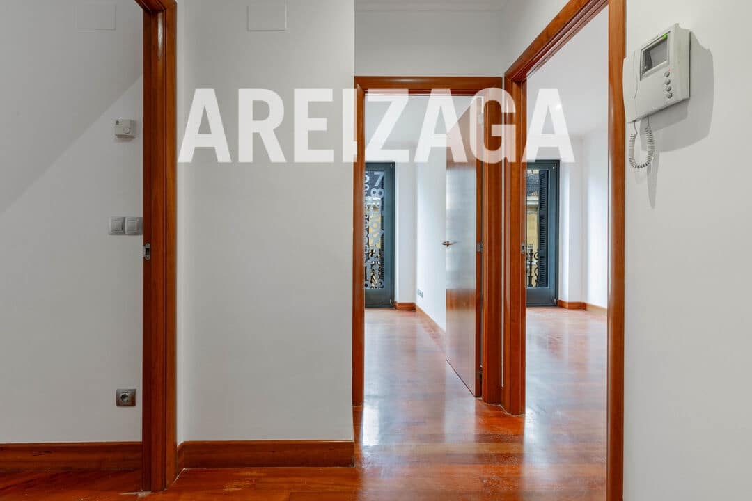 2 bedroom Flat for sale in Donostia-San Sebastian - € 800,000 (Ref: 9679352)