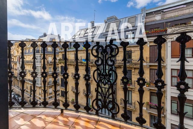 Piso de 2 habitaciones en Donostia-San Sebastián en venta - 800.000 € (Ref: 9679352)