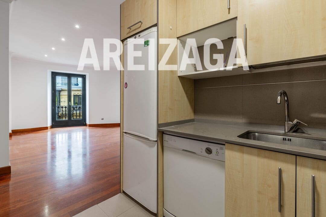 2 bedroom Flat for sale in Donostia-San Sebastian - € 800,000 (Ref: 9679352)