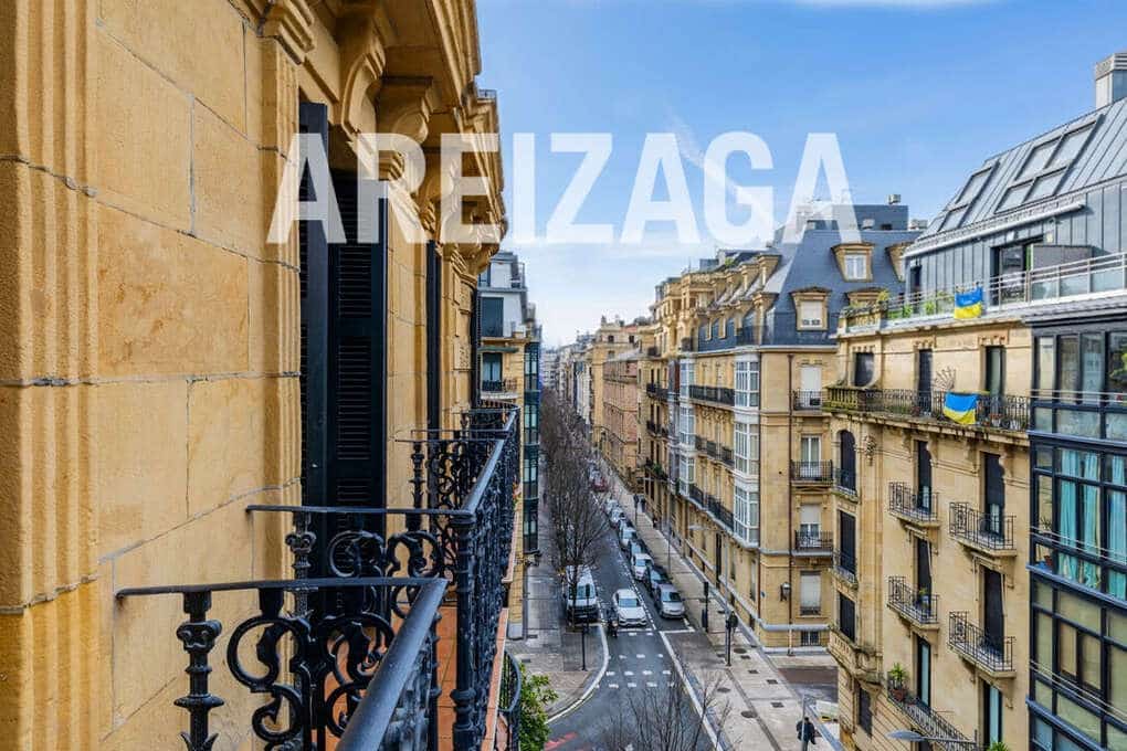 2 bedroom Flat for sale in Donostia-San Sebastian - € 800,000 (Ref: 9679352)