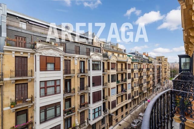 Piso de 2 habitaciones en Donostia-San Sebastián en venta - 800.000 € (Ref: 9679352)