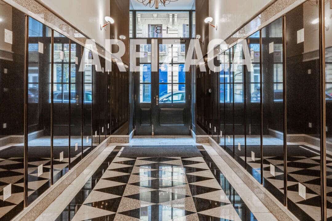 2 bedroom Flat for sale in Donostia-San Sebastian - € 800,000 (Ref: 9679352)