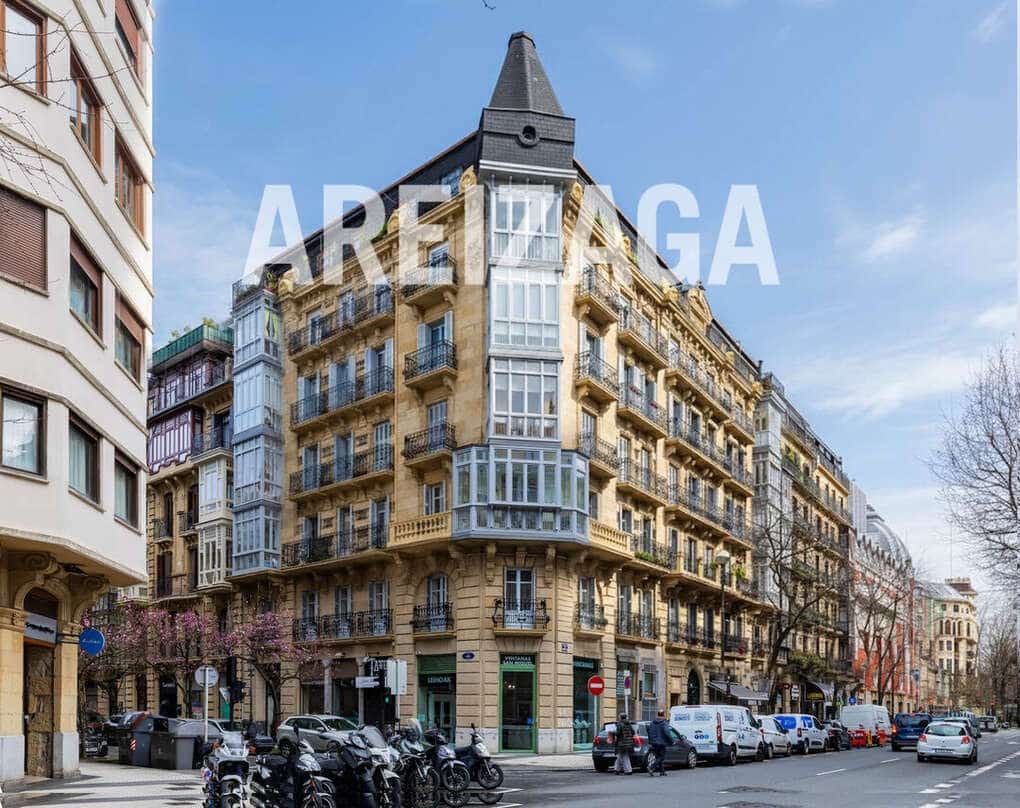 2 bedroom Flat for sale in Donostia-San Sebastian - € 800,000 (Ref: 9679352)