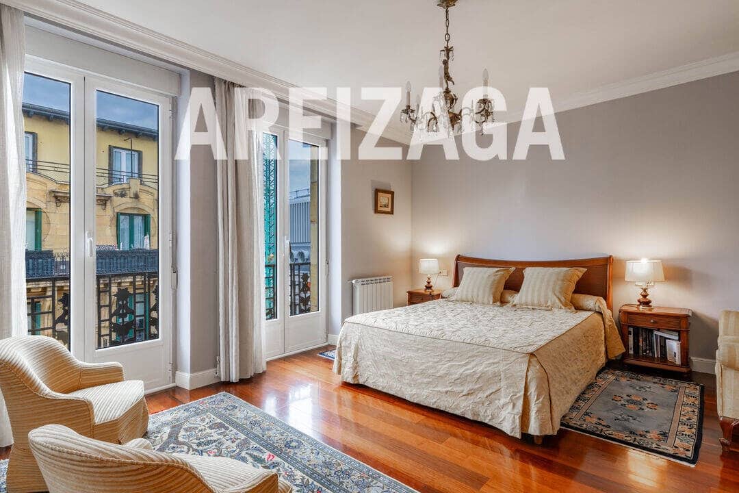 5 bedroom Flat for sale in Donostia-San Sebastian - € 1,480,000 (Ref: 9679353)