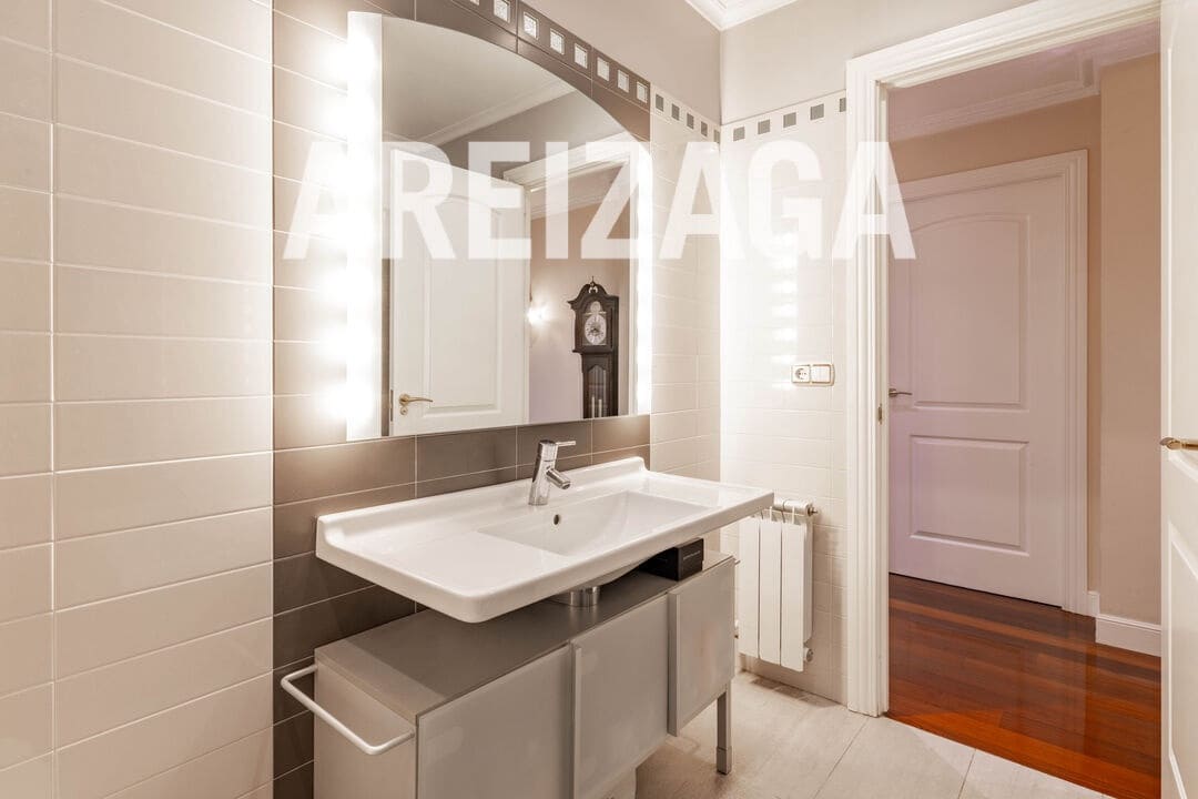 5 bedroom Flat for sale in Donostia-San Sebastian - € 1,480,000 (Ref: 9679353)