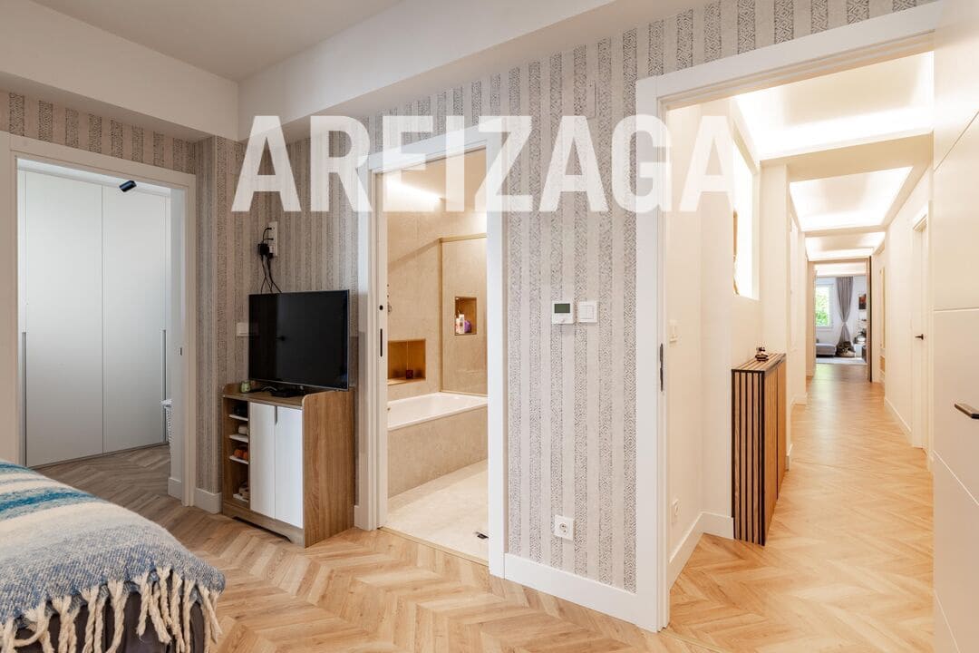 3 bedroom Flat for sale in Donostia-San Sebastian - € 1,110,000 (Ref: 9815121)