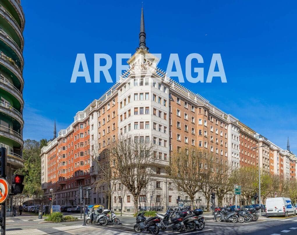 3 bedroom Flat for sale in Donostia-San Sebastian - € 1,110,000 (Ref: 9815121)