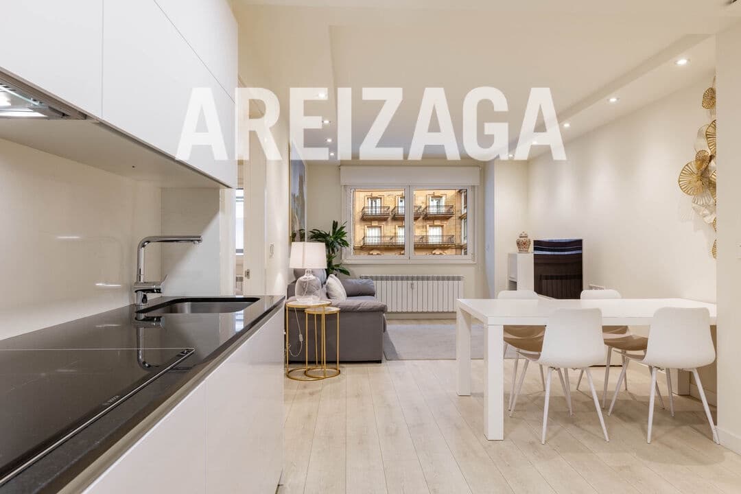 2 bedroom Flat for sale in Donostia-San Sebastian - € 830,000 (Ref: 9816517)