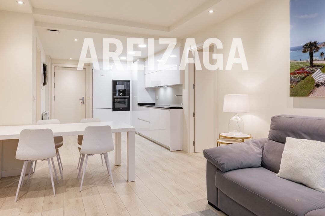 2 bedroom Flat for sale in Donostia-San Sebastian - € 830,000 (Ref: 9816517)