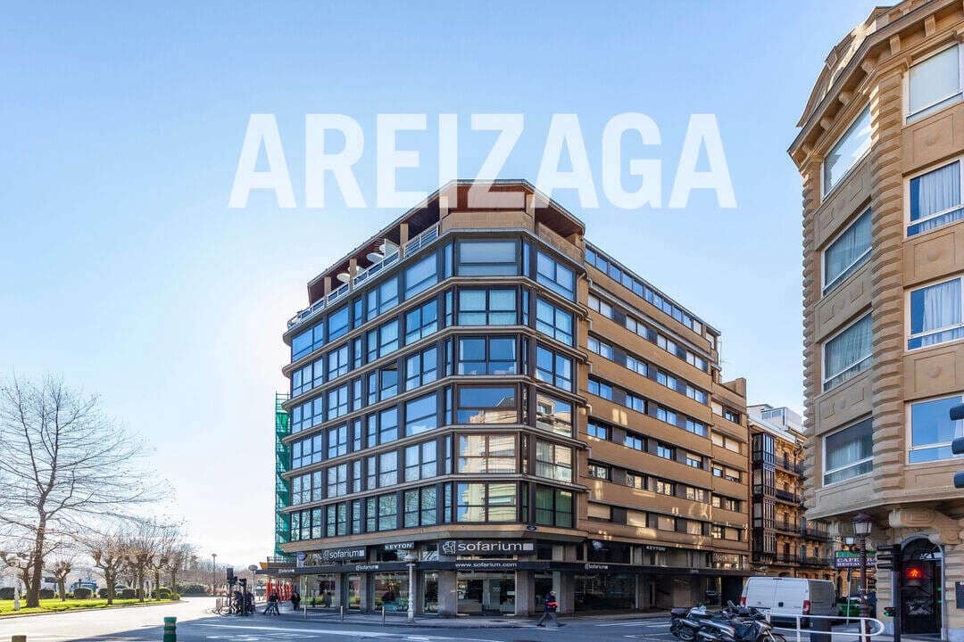 2 bedroom Flat for sale in Donostia-San Sebastian - € 830,000 (Ref: 9816517)
