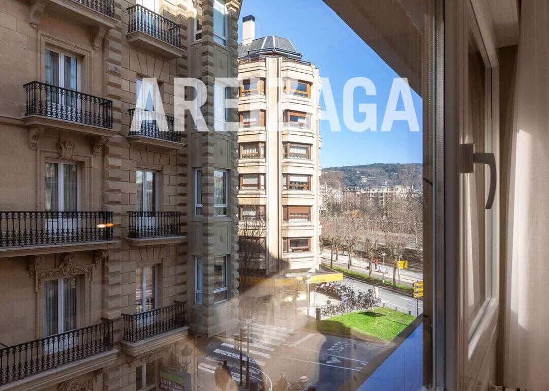 2 bedroom Flat for sale in Donostia-San Sebastian - € 830,000 (Ref: 9816517)