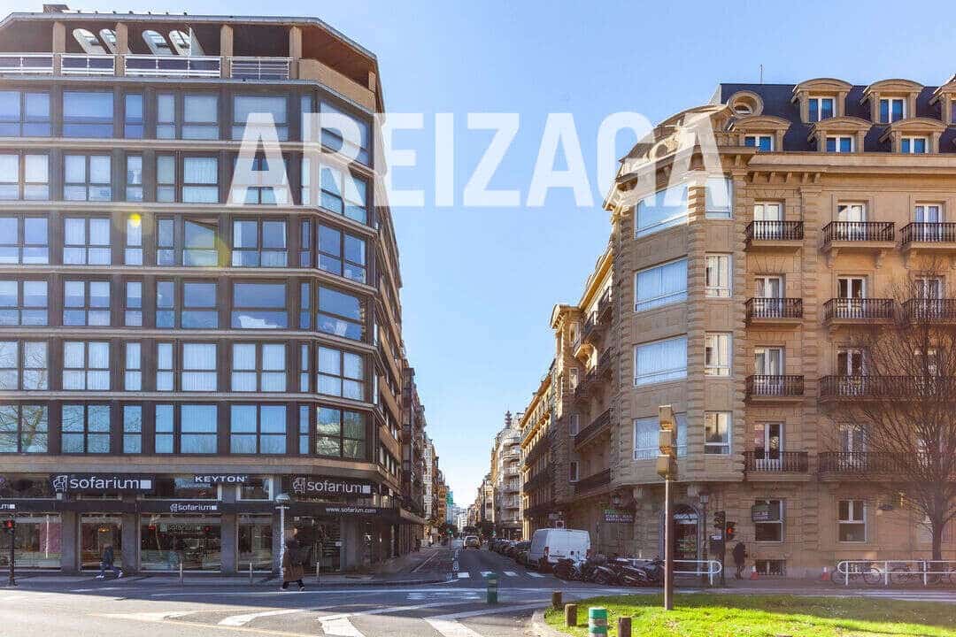 2 bedroom Flat for sale in Donostia-San Sebastian - € 830,000 (Ref: 9816517)