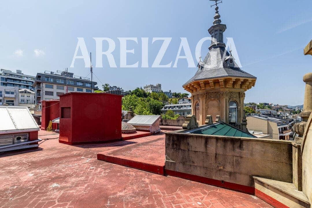 3 bedroom Flat for sale in Donostia-San Sebastian - € 950,000 (Ref: 9838743)
