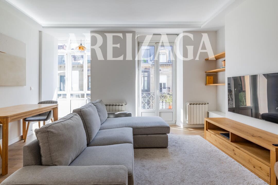Piso de 2 habitaciones en Donostia-San Sebastián en venta - 840.000 € (Ref: 9838745)