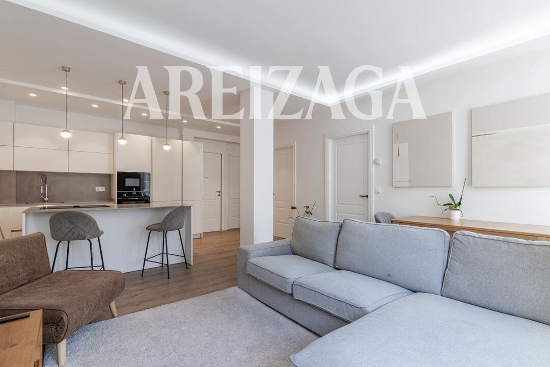 Piso de 2 habitaciones en Donostia-San Sebastián en venta - 840.000 € (Ref: 9838745)