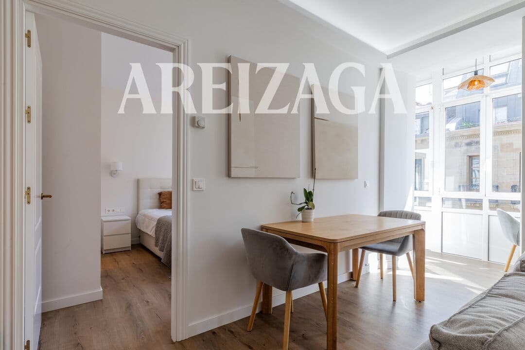 Piso de 2 habitaciones en Donostia-San Sebastián en venta - 840.000 € (Ref: 9838745)