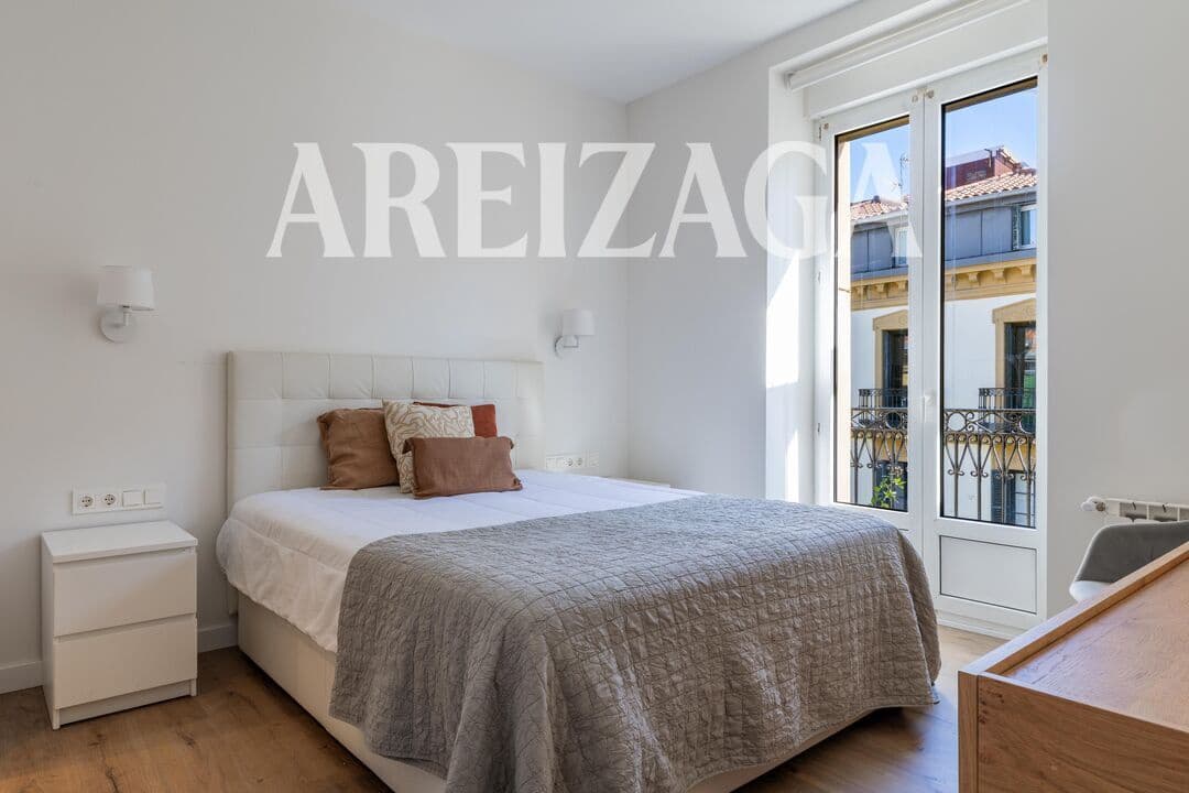 Piso de 2 habitaciones en Donostia-San Sebastián en venta - 840.000 € (Ref: 9838745)