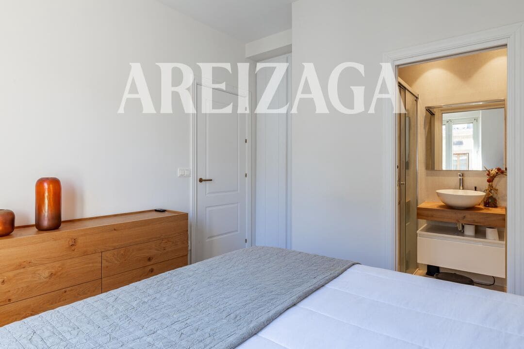 Piso de 2 habitaciones en Donostia-San Sebastián en venta - 840.000 € (Ref: 9838745)
