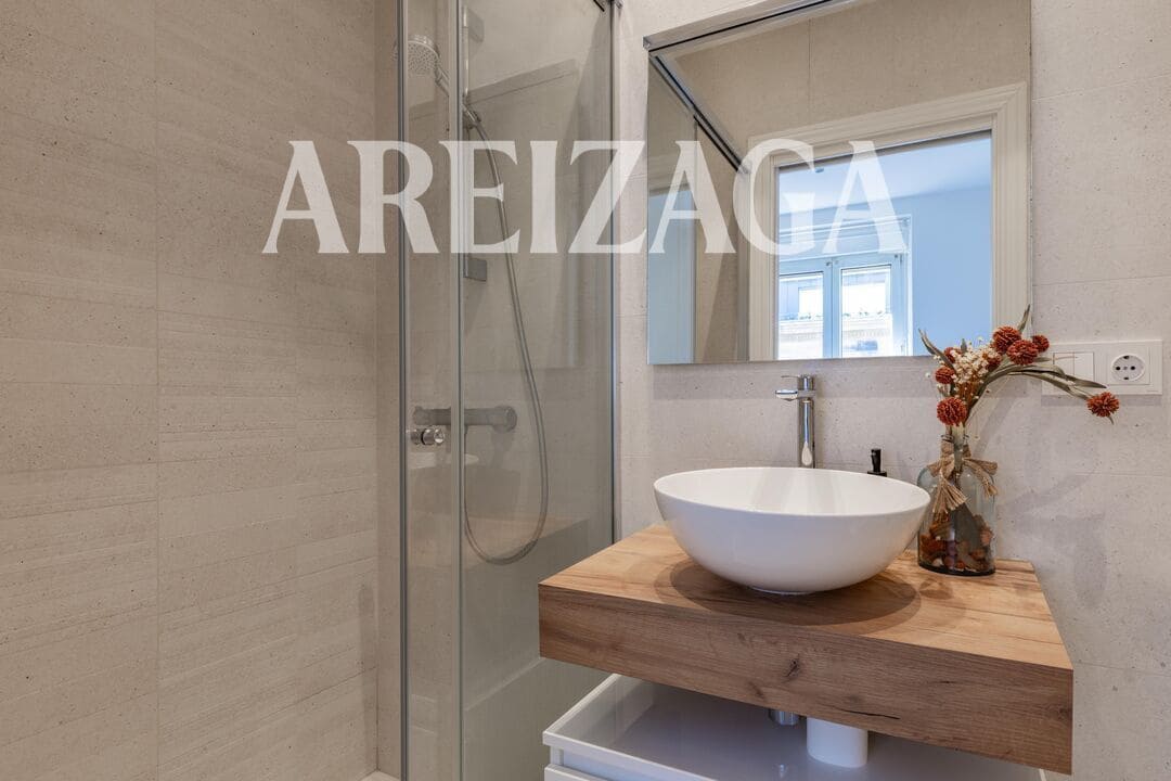 Piso de 2 habitaciones en Donostia-San Sebastián en venta - 840.000 € (Ref: 9838745)
