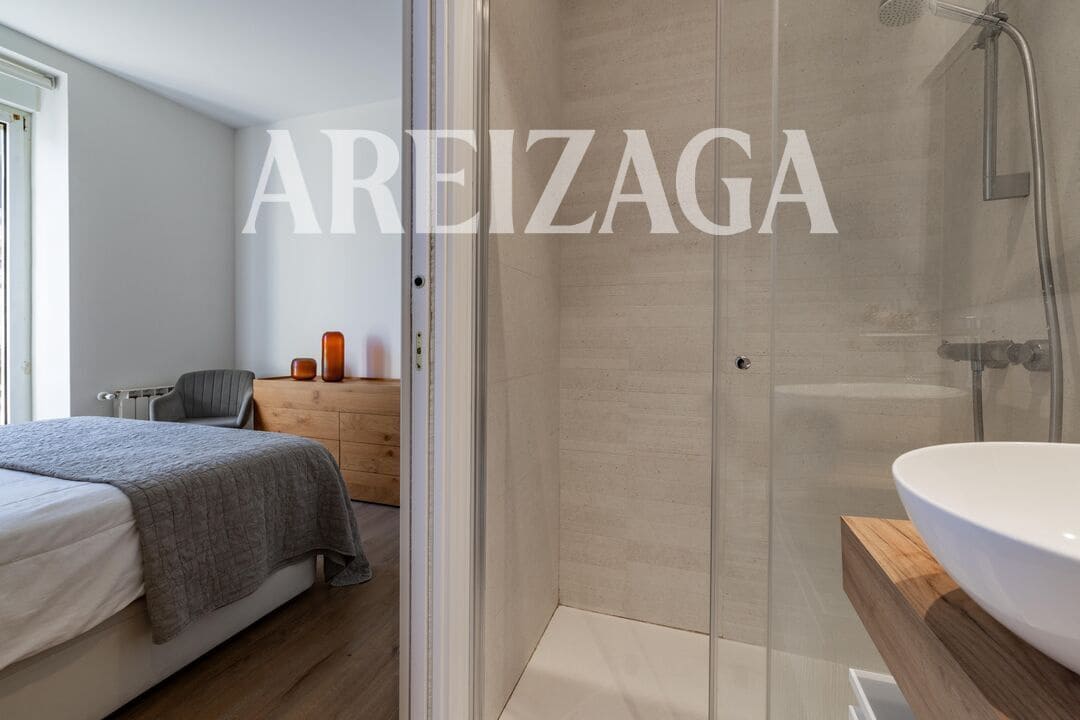 Piso de 2 habitaciones en Donostia-San Sebastián en venta - 840.000 € (Ref: 9838745)