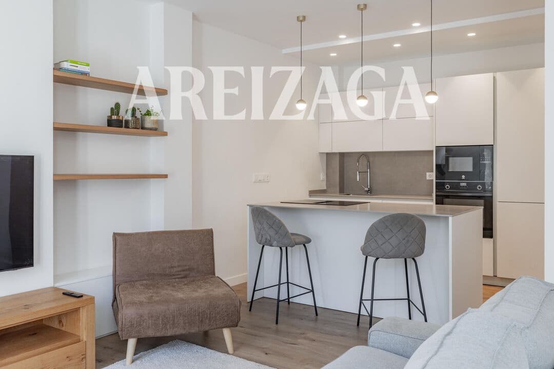 Piso de 2 habitaciones en Donostia-San Sebastián en venta - 840.000 € (Ref: 9838745)