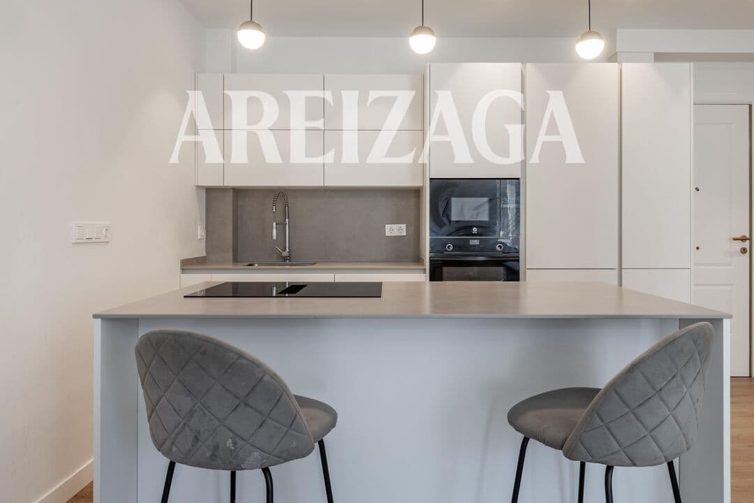 Piso de 2 habitaciones en Donostia-San Sebastián en venta - 840.000 € (Ref: 9838745)