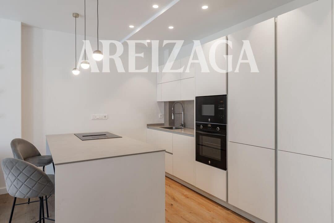 Piso de 2 habitaciones en Donostia-San Sebastián en venta - 840.000 € (Ref: 9838745)