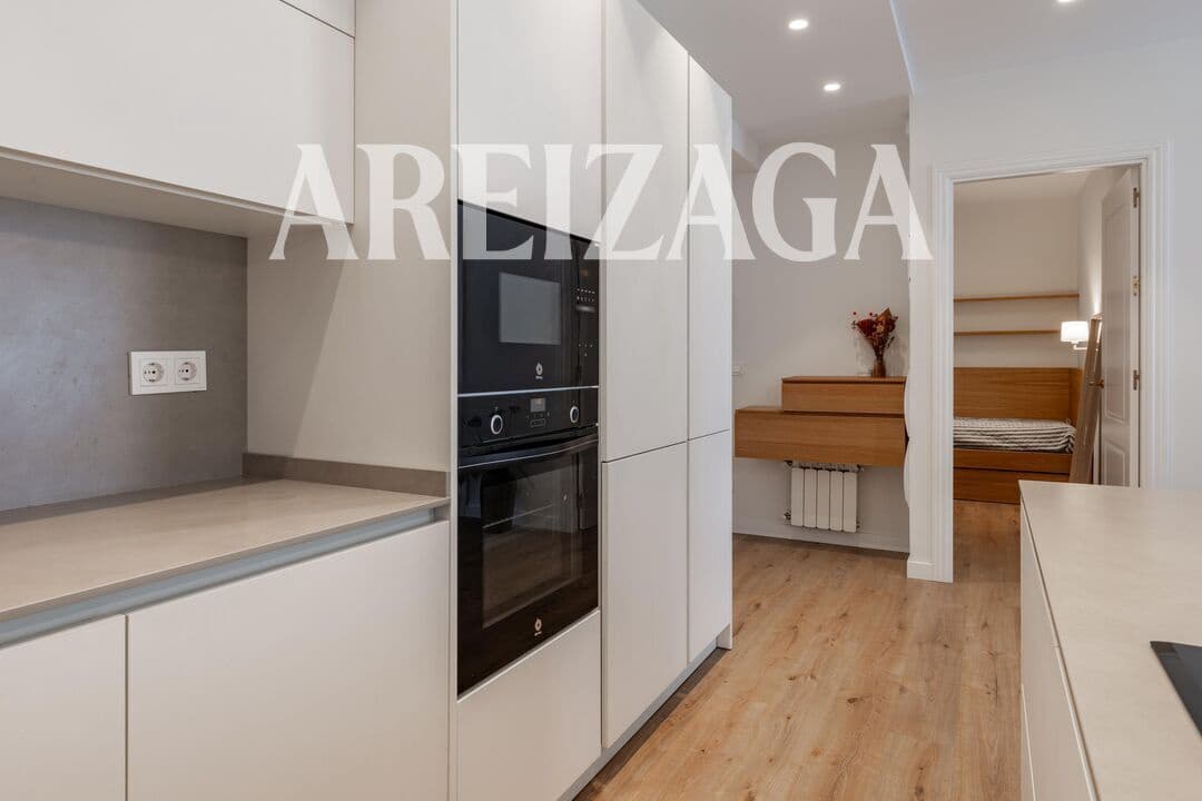 Piso de 2 habitaciones en Donostia-San Sebastián en venta - 840.000 € (Ref: 9838745)