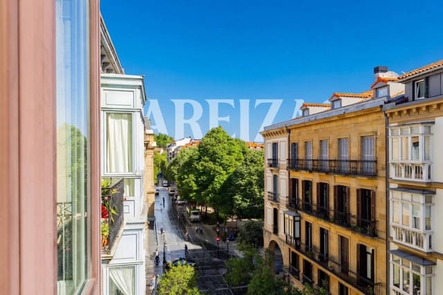 Piso de 2 habitaciones en Donostia-San Sebastián en venta - 840.000 € (Ref: 9838745)