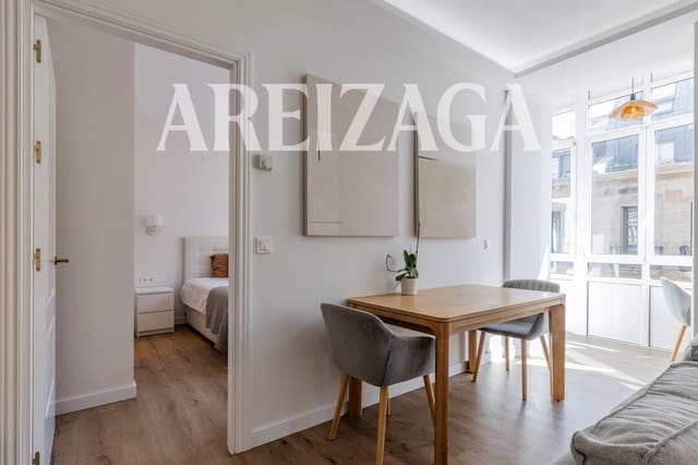 Piso de 2 habitaciones en Donostia-San Sebastián en venta - 840.000 € (Ref: 9838745)