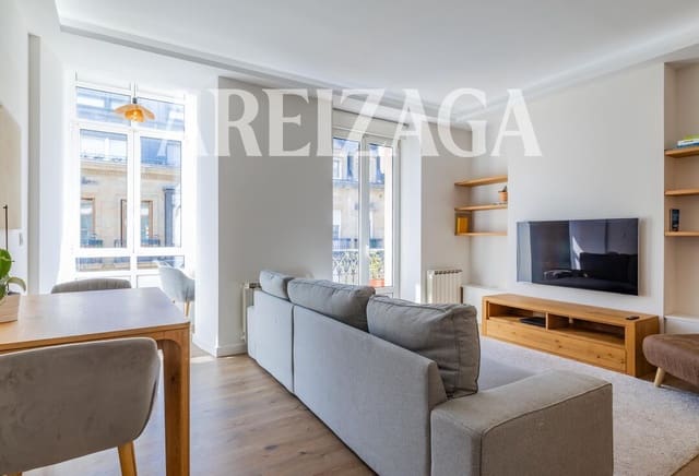 Piso de 2 habitaciones en Donostia-San Sebastián en venta - 840.000 € (Ref: 9838745)