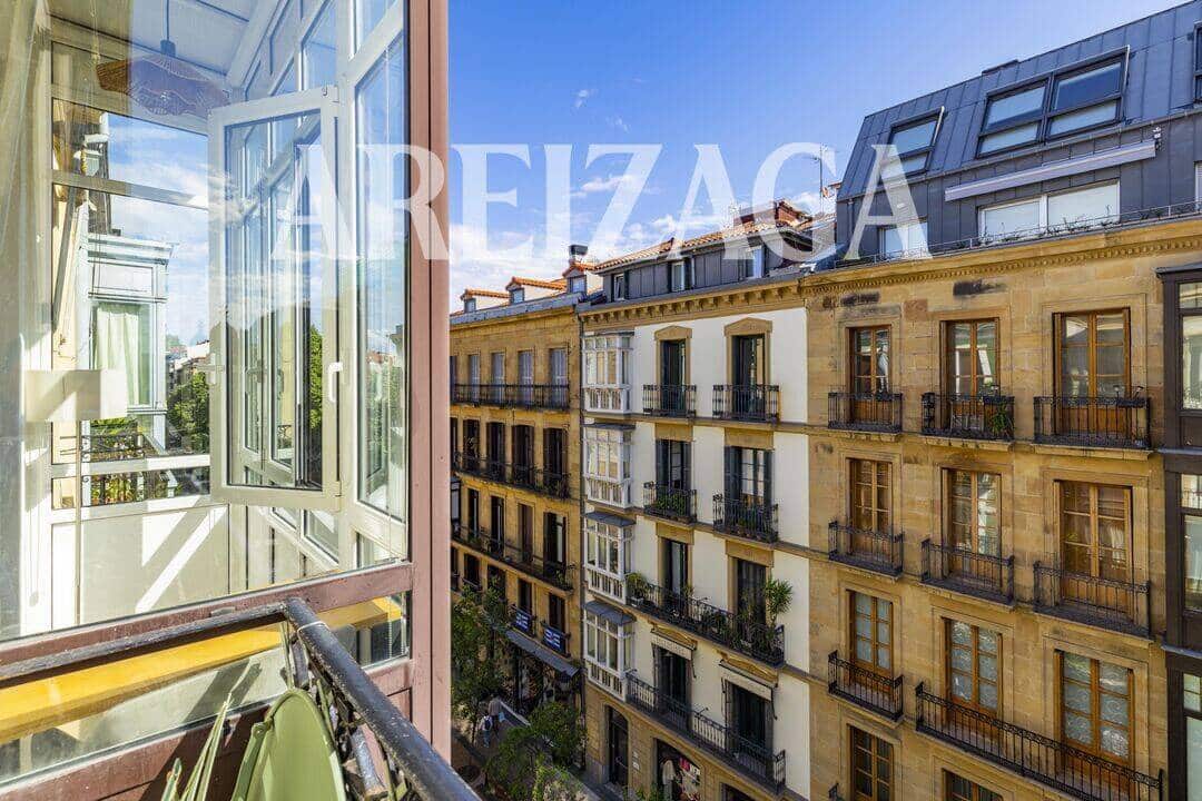 Piso de 2 habitaciones en Donostia-San Sebastián en venta - 840.000 € (Ref: 9838745)
