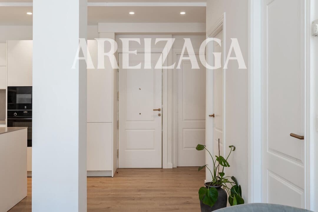 Piso de 2 habitaciones en Donostia-San Sebastián en venta - 840.000 € (Ref: 9838745)