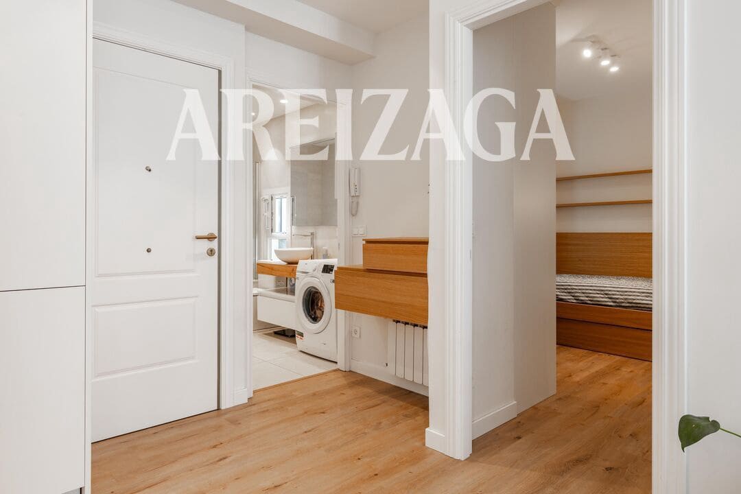 Piso de 2 habitaciones en Donostia-San Sebastián en venta - 840.000 € (Ref: 9838745)