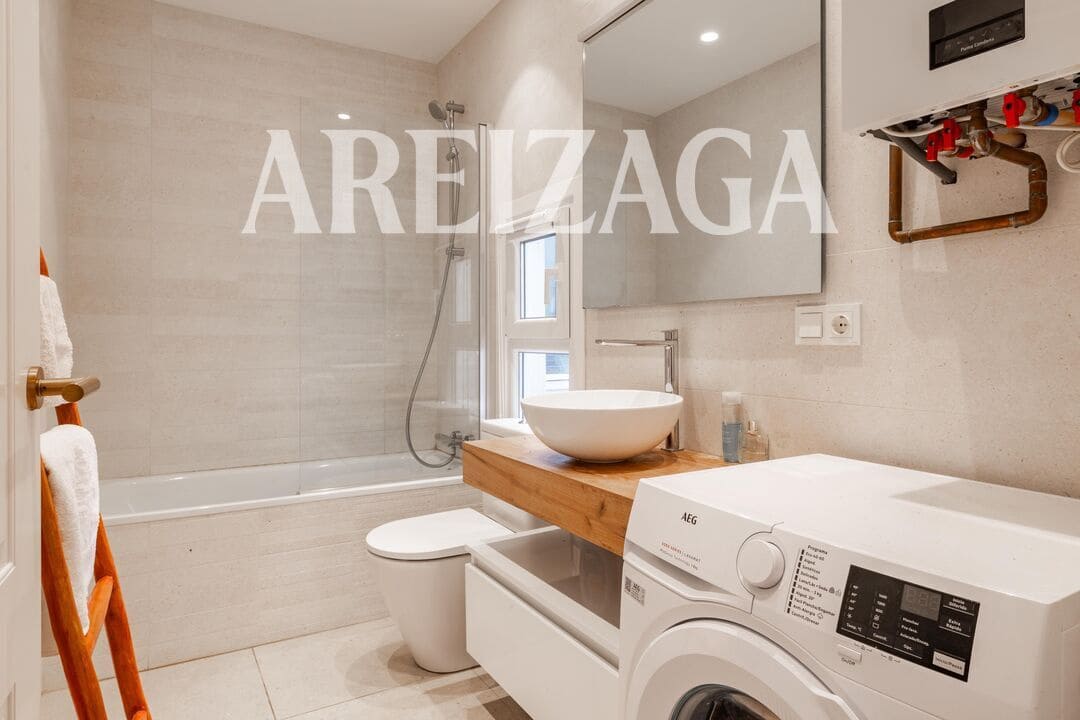 Piso de 2 habitaciones en Donostia-San Sebastián en venta - 840.000 € (Ref: 9838745)