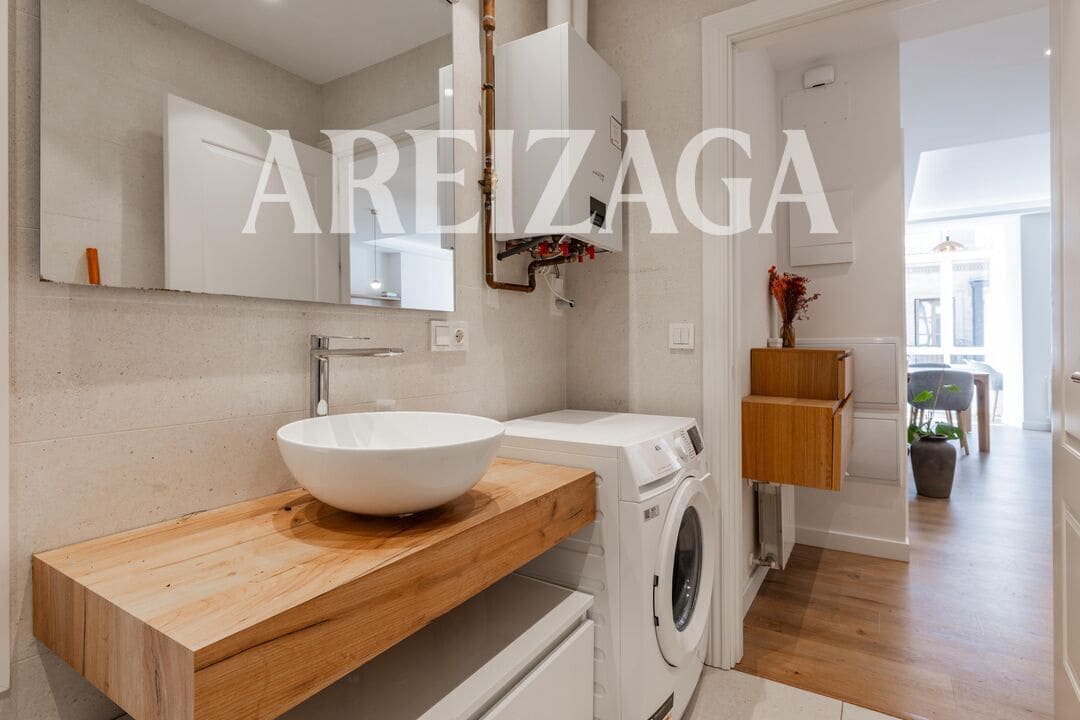 Piso de 2 habitaciones en Donostia-San Sebastián en venta - 840.000 € (Ref: 9838745)