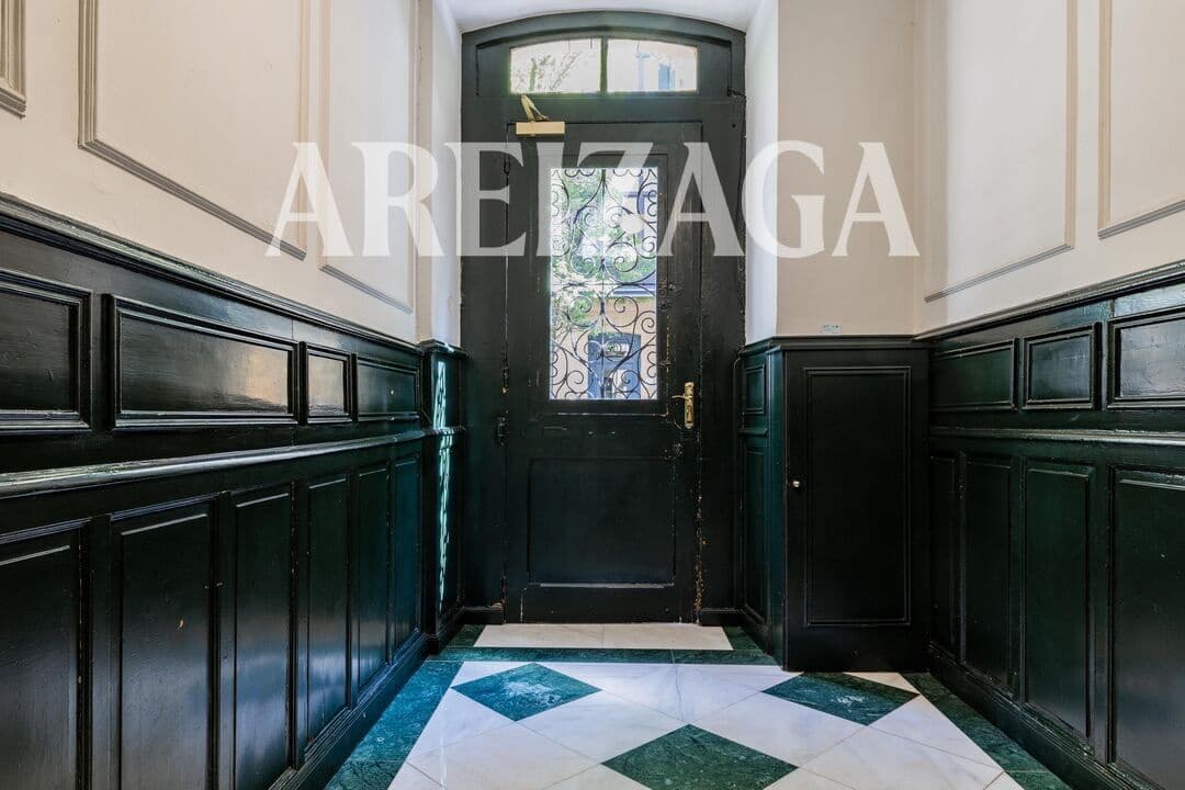 Piso de 2 habitaciones en Donostia-San Sebastián en venta - 840.000 € (Ref: 9838745)