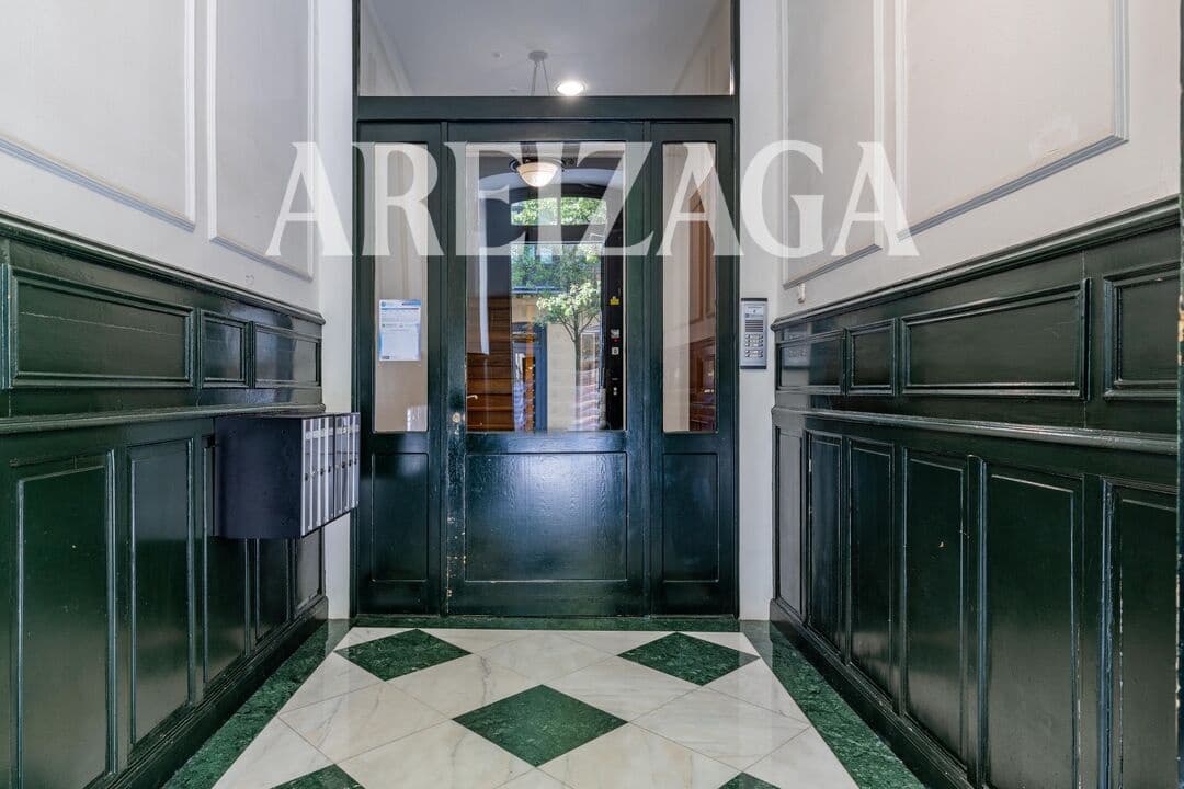 Piso de 2 habitaciones en Donostia-San Sebastián en venta - 840.000 € (Ref: 9838745)