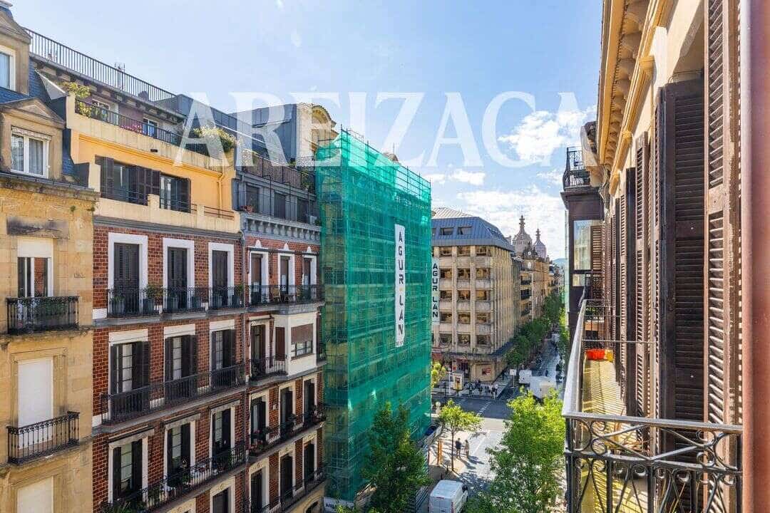 Piso de 2 habitaciones en Donostia-San Sebastián en venta - 840.000 € (Ref: 9838745)