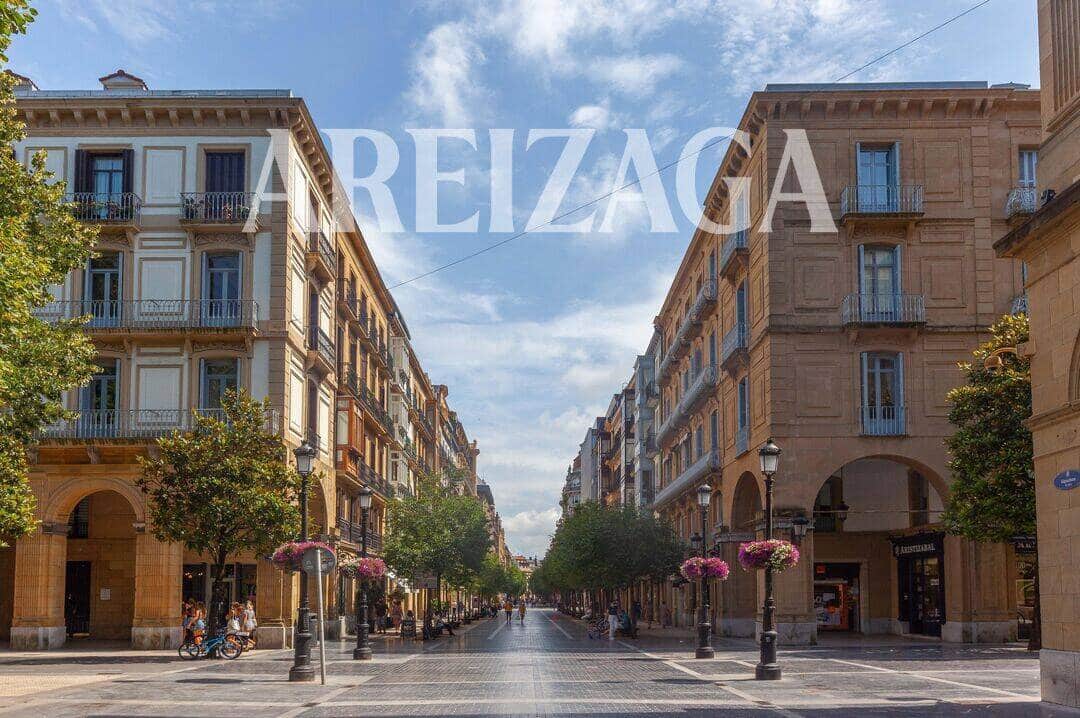 Piso de 2 habitaciones en Donostia-San Sebastián en venta - 840.000 € (Ref: 9838745)