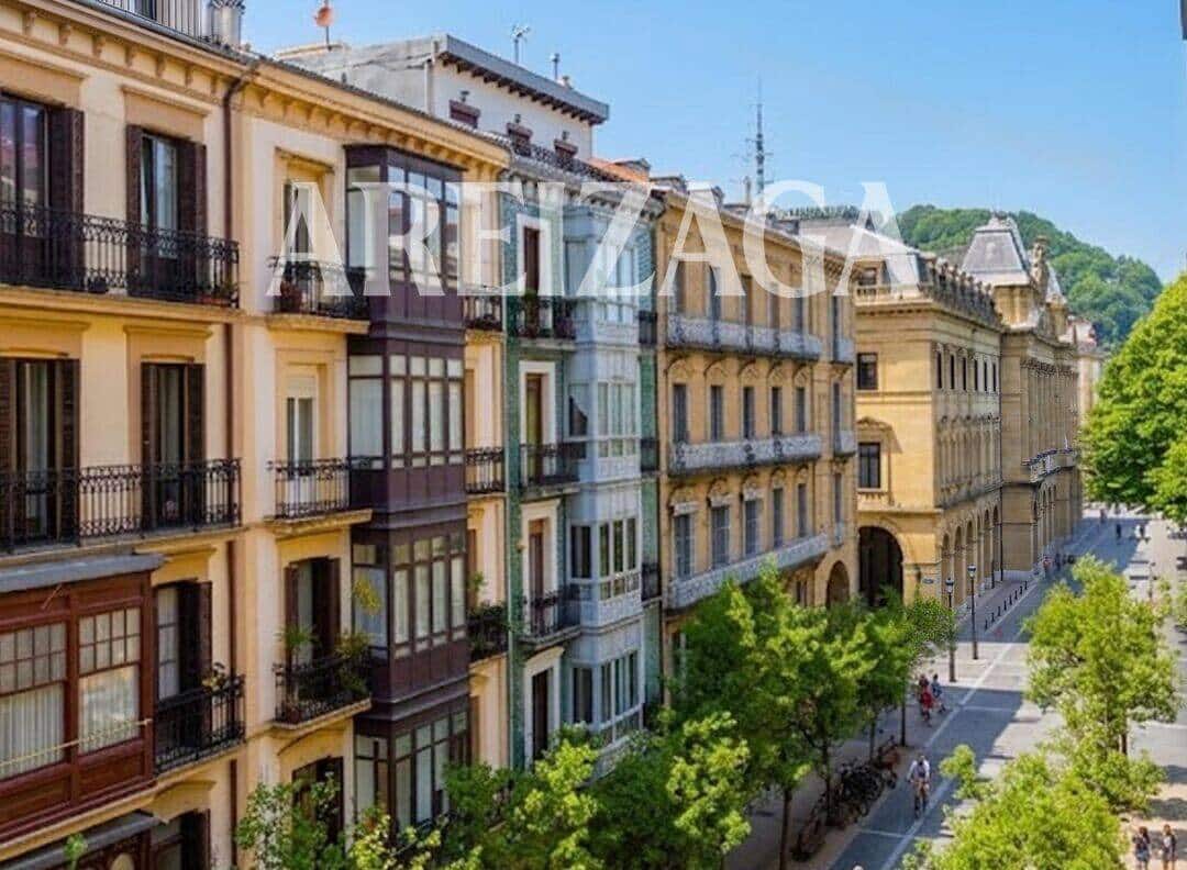 Piso de 2 habitaciones en Donostia-San Sebastián en venta - 840.000 € (Ref: 9838745)