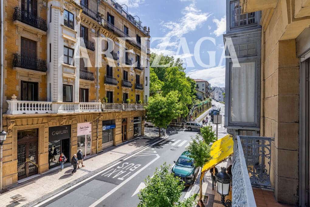 4 bedroom Flat for sale in Donostia-San Sebastian - € 980,000 (Ref: 9844487)
