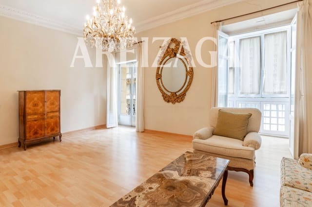 Piso de 4 habitaciones en Donostia-San Sebastián en venta - 980.000 € (Ref: 9844487)