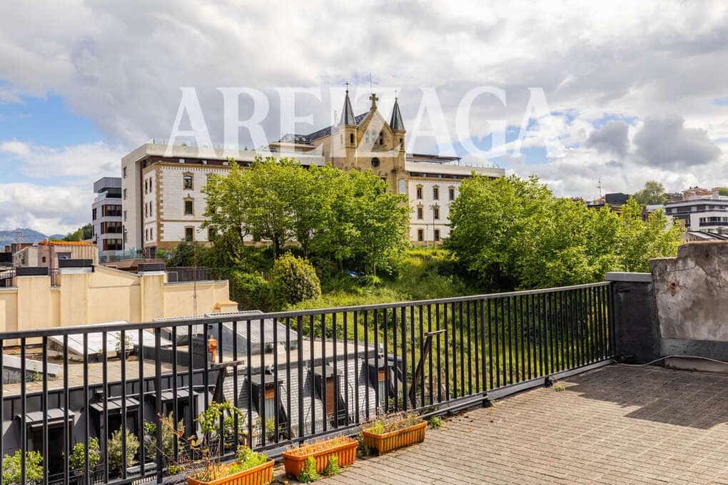 4 bedroom Flat for sale in Donostia-San Sebastian - € 980,000 (Ref: 9844487)