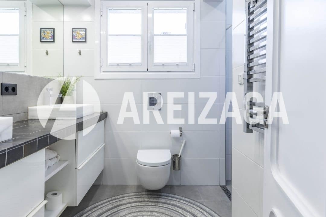 3 bedroom Apartment for sale in Donostia-San Sebastian - € 714,000 (Ref: 9850514)