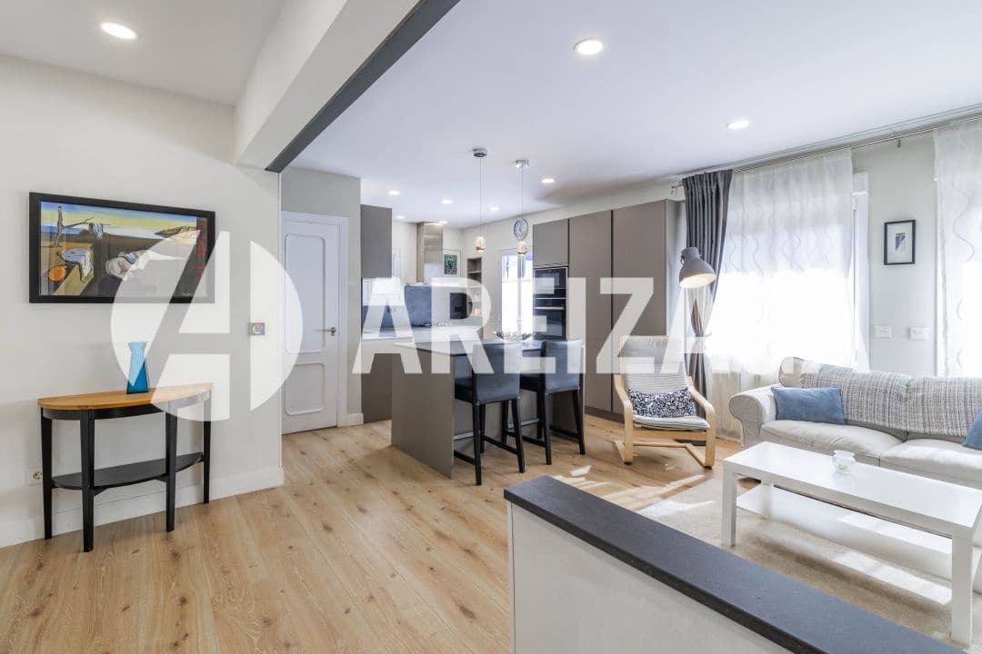 3 bedroom Apartment for sale in Donostia-San Sebastian - € 714,000 (Ref: 9850514)