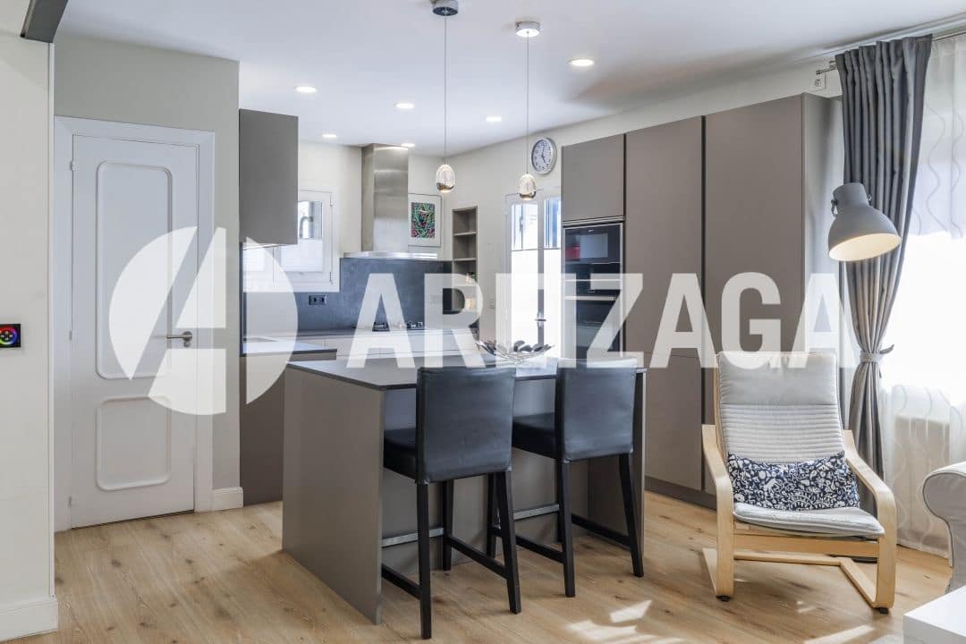 3 bedroom Apartment for sale in Donostia-San Sebastian - € 714,000 (Ref: 9850514)
