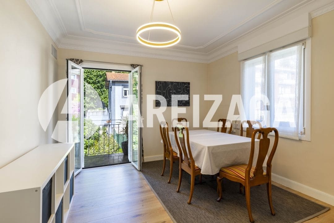 3 bedroom Apartment for sale in Donostia-San Sebastian - € 714,000 (Ref: 9850514)