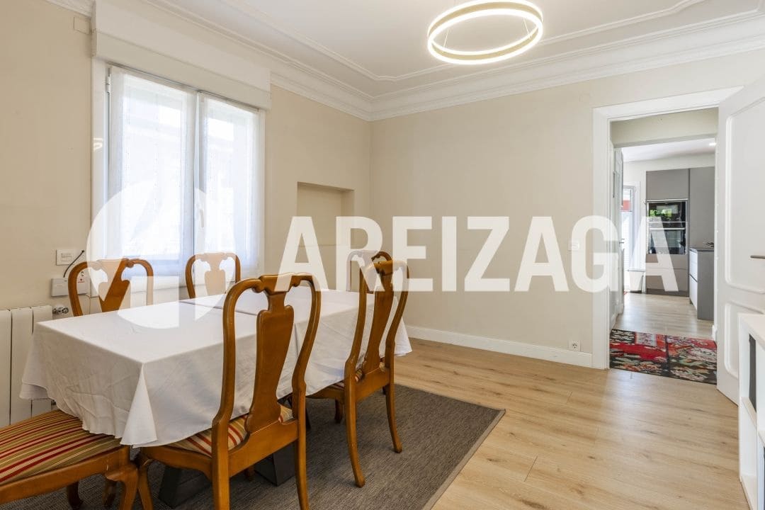 3 bedroom Apartment for sale in Donostia-San Sebastian - € 714,000 (Ref: 9850514)